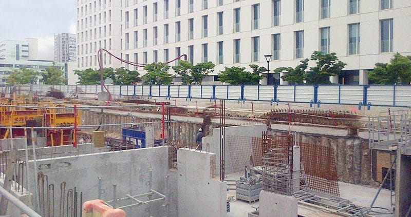 Barrière de sécurité KLOSTAB - Clôture d'un chantier en bardage tôle vu de l'intérieur à Nantes (44)